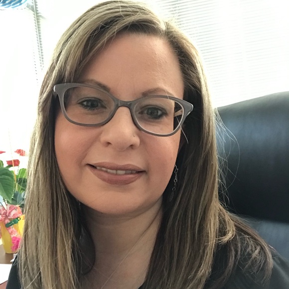 Meet your Posher, Melissa - Picture 3 of 3